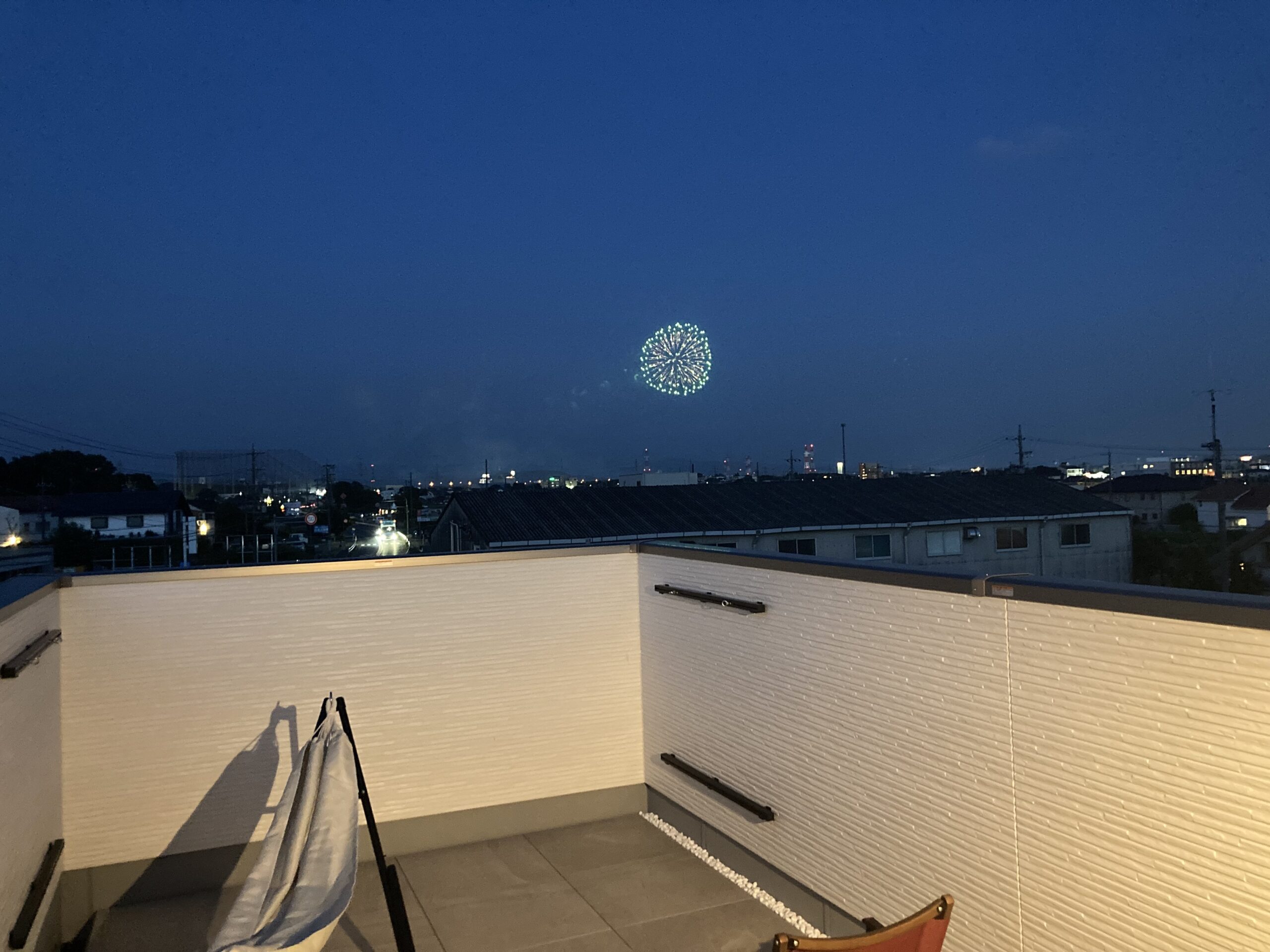 家から花火が見える『プライベート屋上空間』の写真