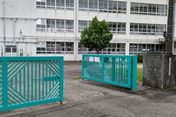 東部中学校