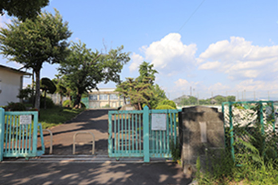 東部中学校