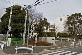鷹来中学校